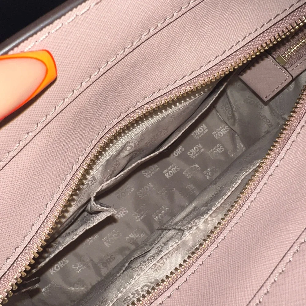 Michael Kors Large Blush Pink Tote - MAKE AN OFFER - Picture 3 of 5